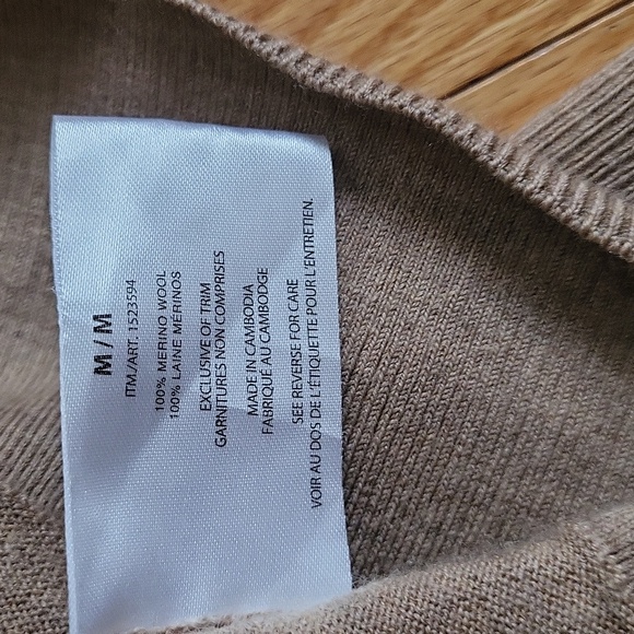 EUC 100% Wool Sweaters 2/$20 - Picture 7 of 17
